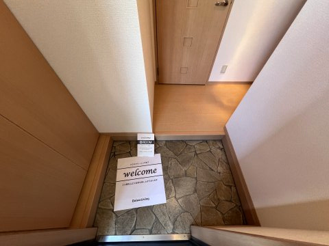 クレセントコートB棟の玄関