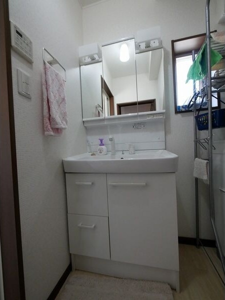 愛知郡東郷町春木白土戸建の洗面所