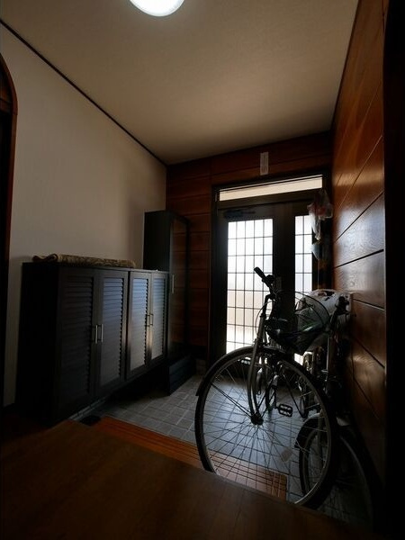 愛知郡東郷町春木白土戸建の玄関
