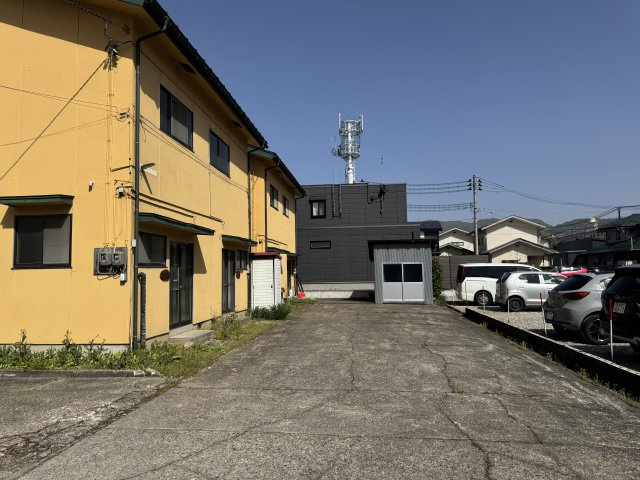 想定年間賃料　148.8万　想定利回り5.04％　木造の外観