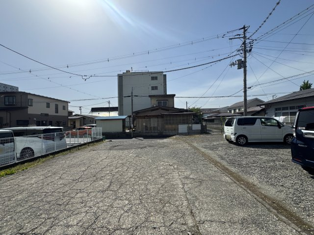 想定年間賃料　148.8万　想定利回り5.04％　木造の駐車場
