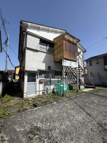想定年間賃料　148.8万　想定利回り5.04％　木造の外観