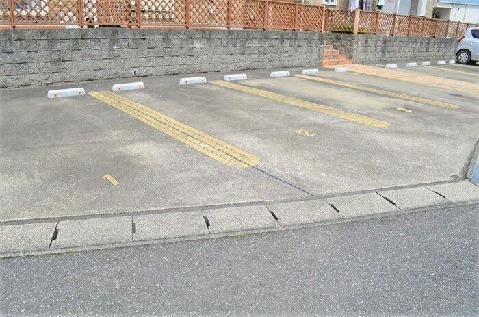 グランディハイツＩ・Ⅱの駐車場
