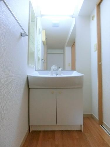 ステラ蔵上の洗面所|広い洗面スペースです★
