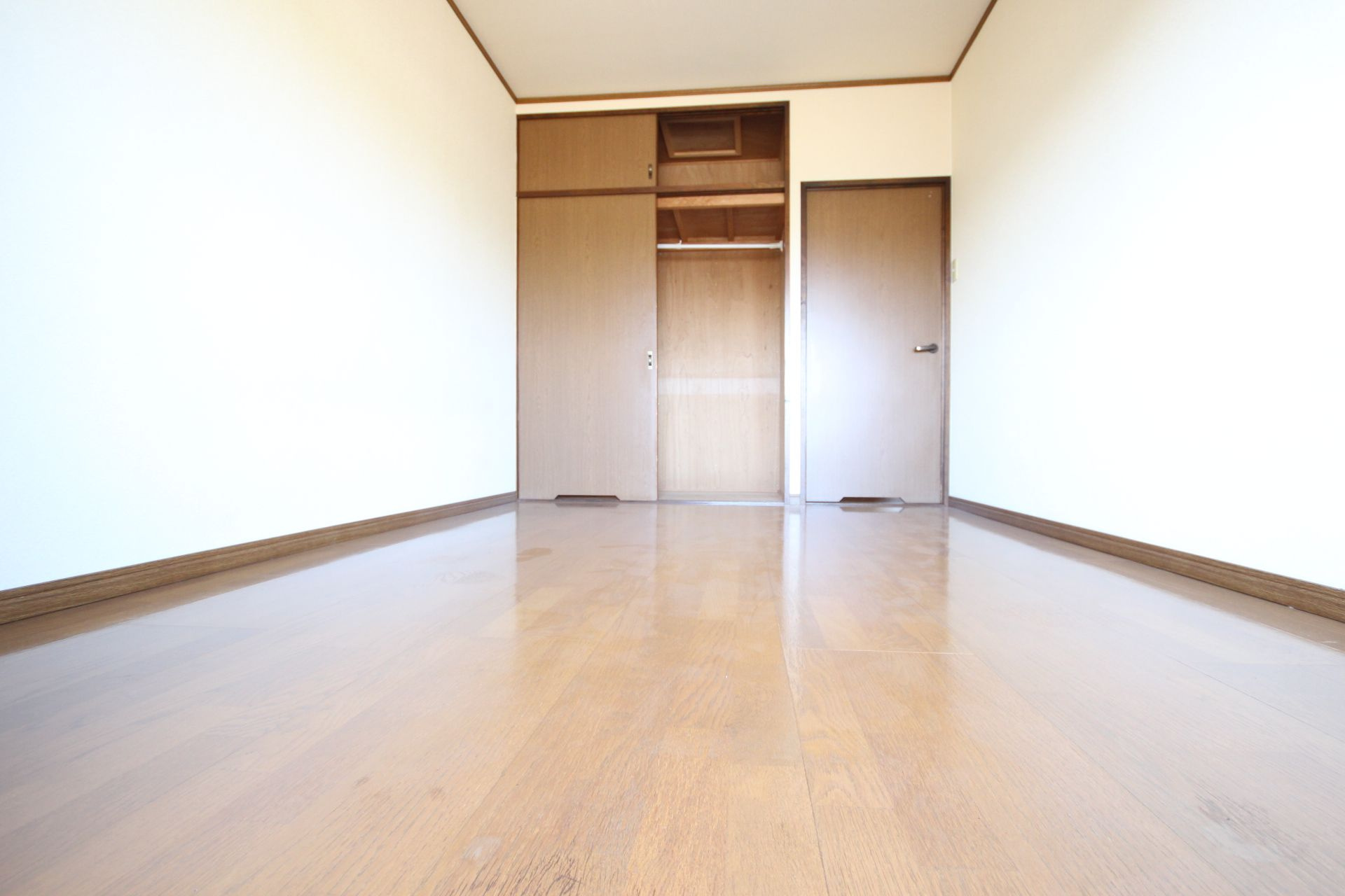 メゾンドールMURATAの寝室|クローゼット付の洋室です☆
