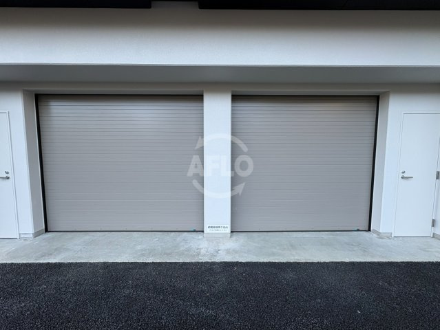 AND TERRACE 文の里の駐車場|AND TERRACE 文の里　シャッター付き駐車場