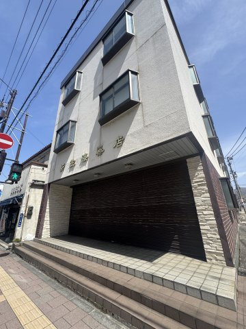 想定年間賃料　360万　想定利回り　9.4％　鉄骨造の外観