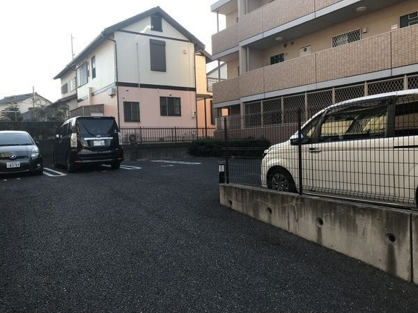 ベルカーサ東山台Ⅰの駐車場