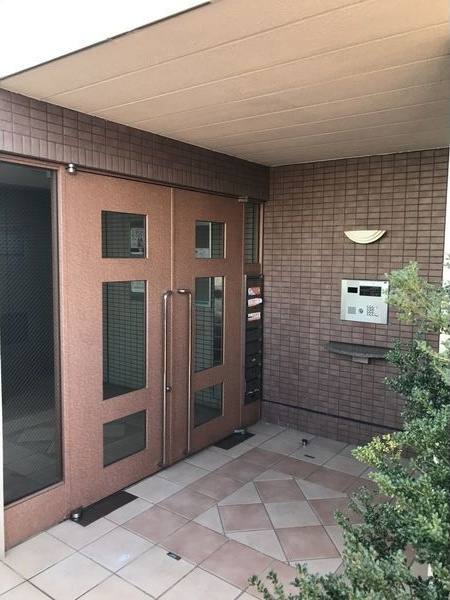 ベルカーサ東山台Ⅰのエントランス
