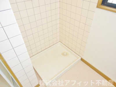 【設備】 | サン・オーレ久松 | 室内洗濯機置場　※左右反転イメージ