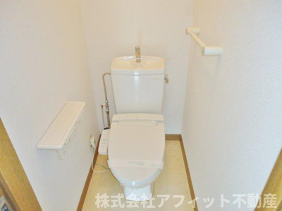 【トイレ】 | サン・オーレ久松 | 温水洗浄暖房便座　※左右反転イメージ