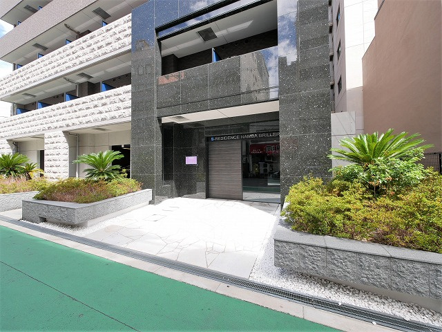 S-RESIDENCE難波Brillerのエントランス