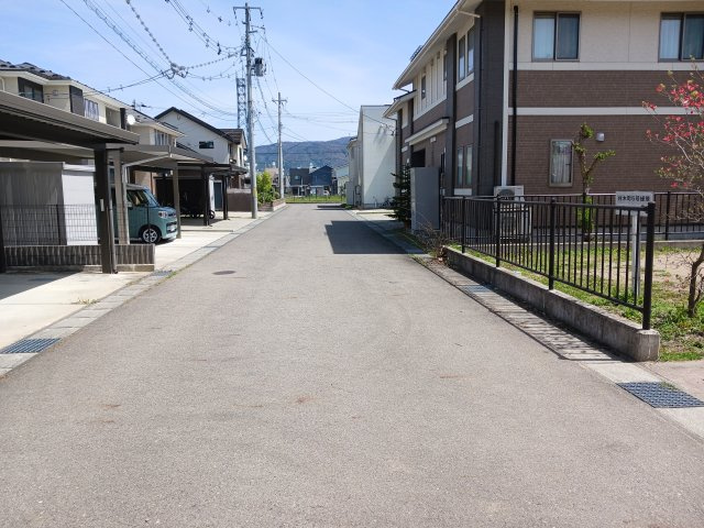 【前面道路含む現地写真】