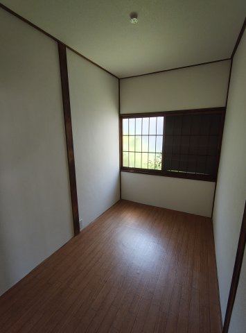 城の下通３丁目貸家の居間・リビング