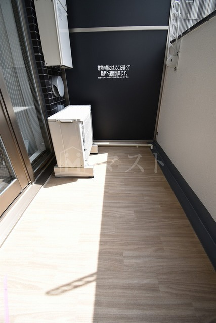 プレサンス松屋町ヴェルデスのバルコニー