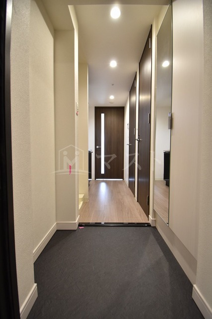 プレサンス松屋町ヴェルデスの玄関