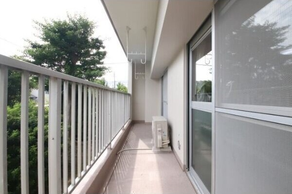 高針北住宅B棟のバルコニー