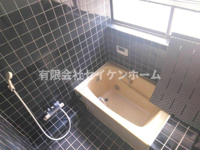 熊谷市玉井　中古住宅の浴室
