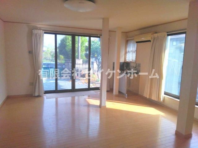 熊谷市玉井　中古住宅の洋室