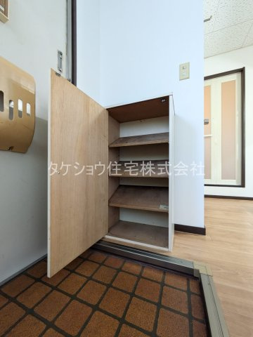 シティ中村の玄関|※202です。