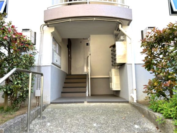 建物の入り口です。