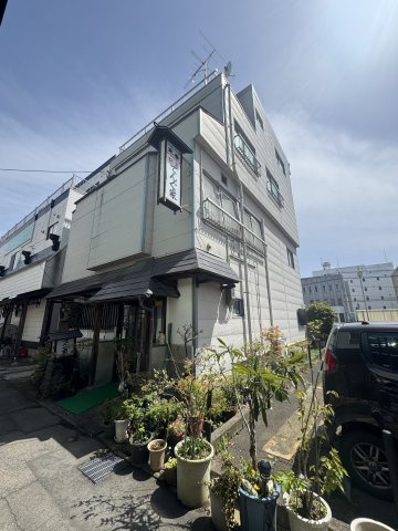 想定年間賃料　374.4万　想定利回り　37.4％　鉄骨・鉄筋コンクリート造の外観