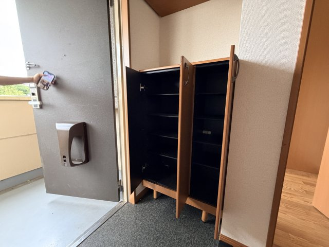 F.ロッシュの玄関