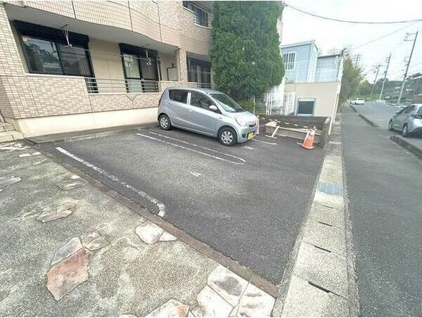 F.ロッシュの駐車場