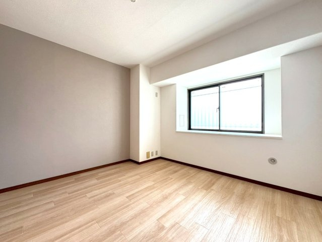 令和７年１月リフォーム完了◆全居室６帖以上の３ＬＤＫ◆収納充実◆サンシティ桂坂ロイヤル３番館の洋室|洋室