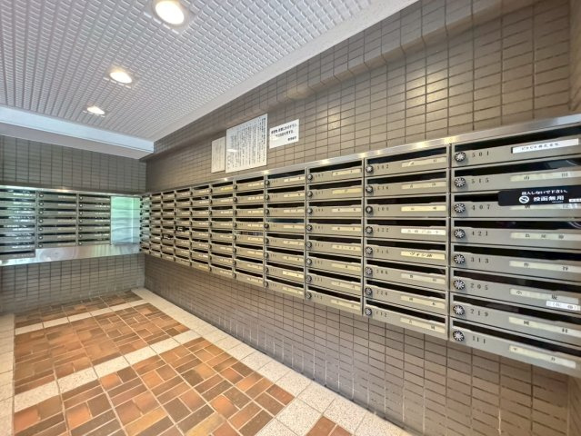 令和７年１月リフォーム完了◆全居室６帖以上の３ＬＤＫ◆収納充実◆サンシティ桂坂ロイヤル３番館の設備|集合ポスト