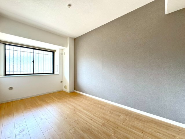 令和７年１月リフォーム完了◆全居室６帖以上の３ＬＤＫ◆収納充実◆サンシティ桂坂ロイヤル３番館の洋室|洋室