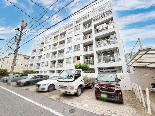 三田コーポラスの駐車場