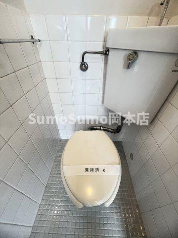 みやマンションのトイレ|落ち着いた色調のトイレです