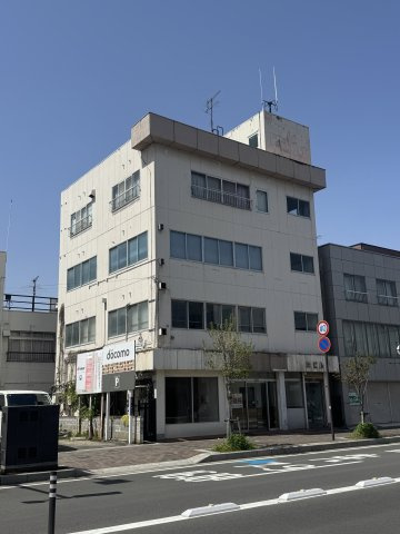 想定年間賃料　144万　想定利回り　33.4％　鉄骨造の外観