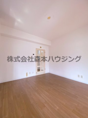 【居間・リビング】 | 　メゾン・ローゼ | ゆったり過ごせる居間です