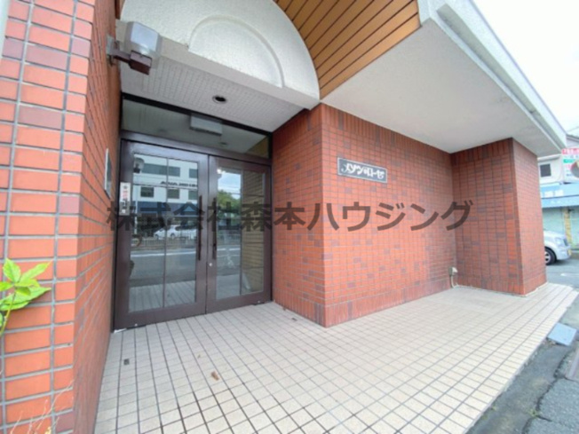 【エントランス】 | 　メゾン・ローゼ | 毎日通るエントランスはこのようになっています