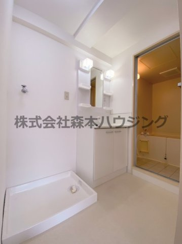 【洗面所】 | 　メゾン・ローゼ | ゆったりとスペースのある洗面所