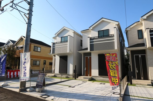 【Heartfull Town】小平市回田町49番の外観|周辺は毎日のお買い物に便利なスーパー・コンビニ・ドラッグストアが
徒歩10分圏内に複数点在する便利な立地です♪
