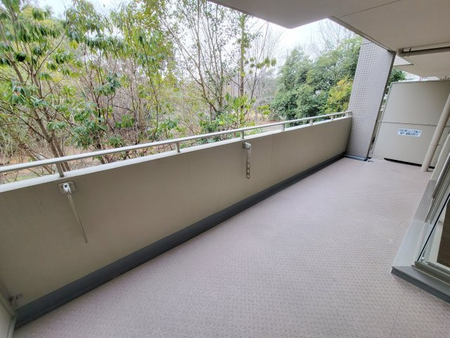 ローレルスクエア登美ヶ丘東館Ⅱのバルコニー
