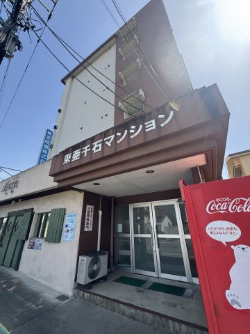 想定年間賃料1,680万　想定利回り28.6％　鉄筋コンクリート造の外観
