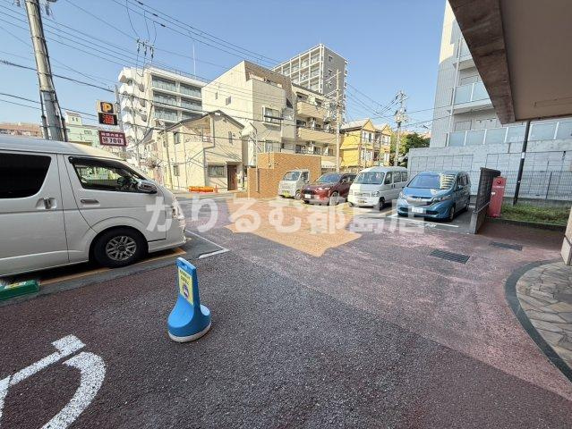 ワイズシャトー京橋の駐車場