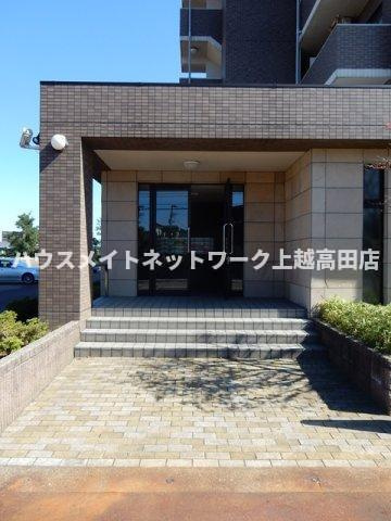 ベロウ上越のエントランス|エントランス