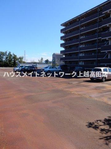 ベロウ上越の駐車場|駐車場