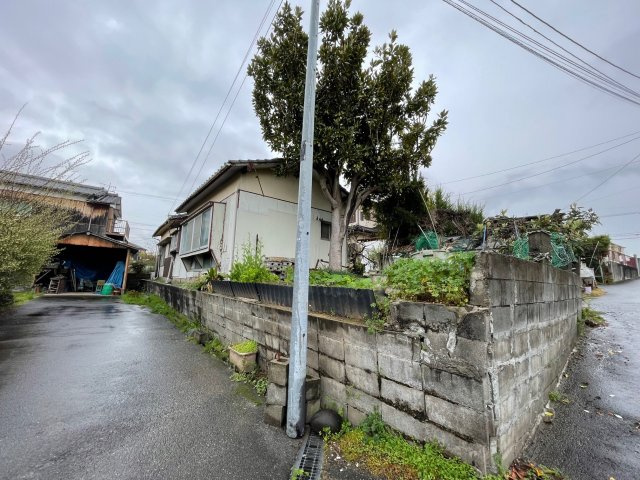 荒木町荒木土地の周辺