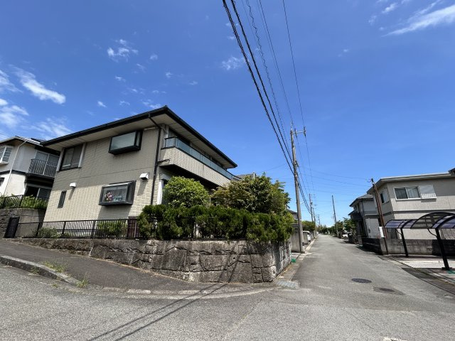 羽ノ浦町岩脇奥ノ谷中古戸建ての前面道路含む現地写真
