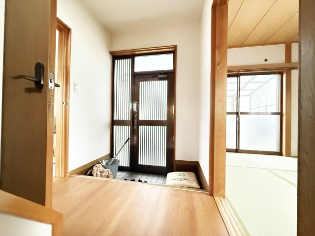 一宮中町貸家の玄関
