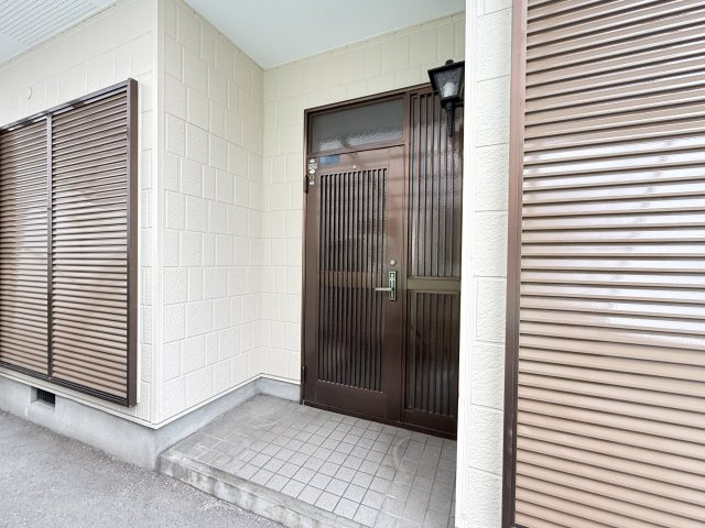 一宮中町貸家の玄関