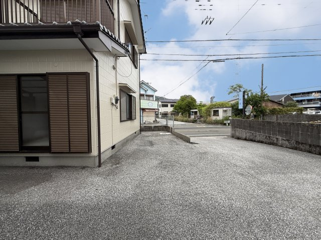 一宮中町貸家の駐車場
