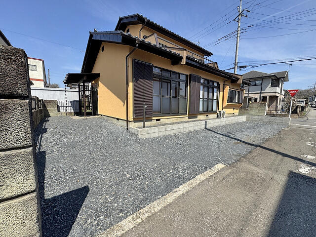 宇都宮市氷室町　3ＬＤＫ　中古住宅の駐車場