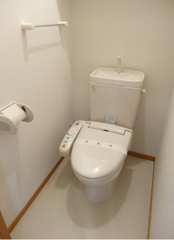 久留米市東櫛原町の賃貸マンションのトイレ|落ち着いた色調のトイレです